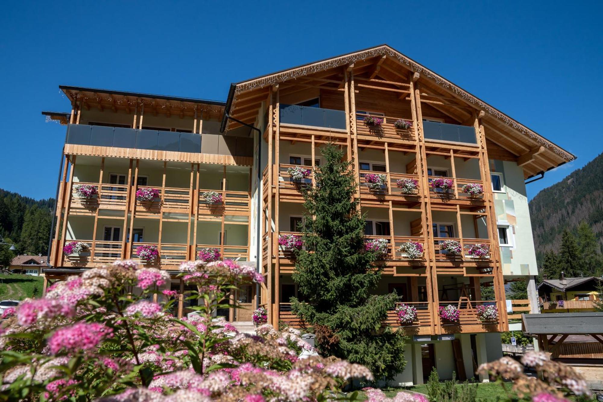 Albergo Garni Edy  Canazei Esterno foto