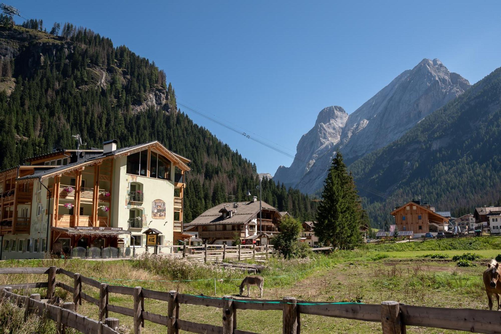 Albergo Garni Edy  Canazei Esterno foto