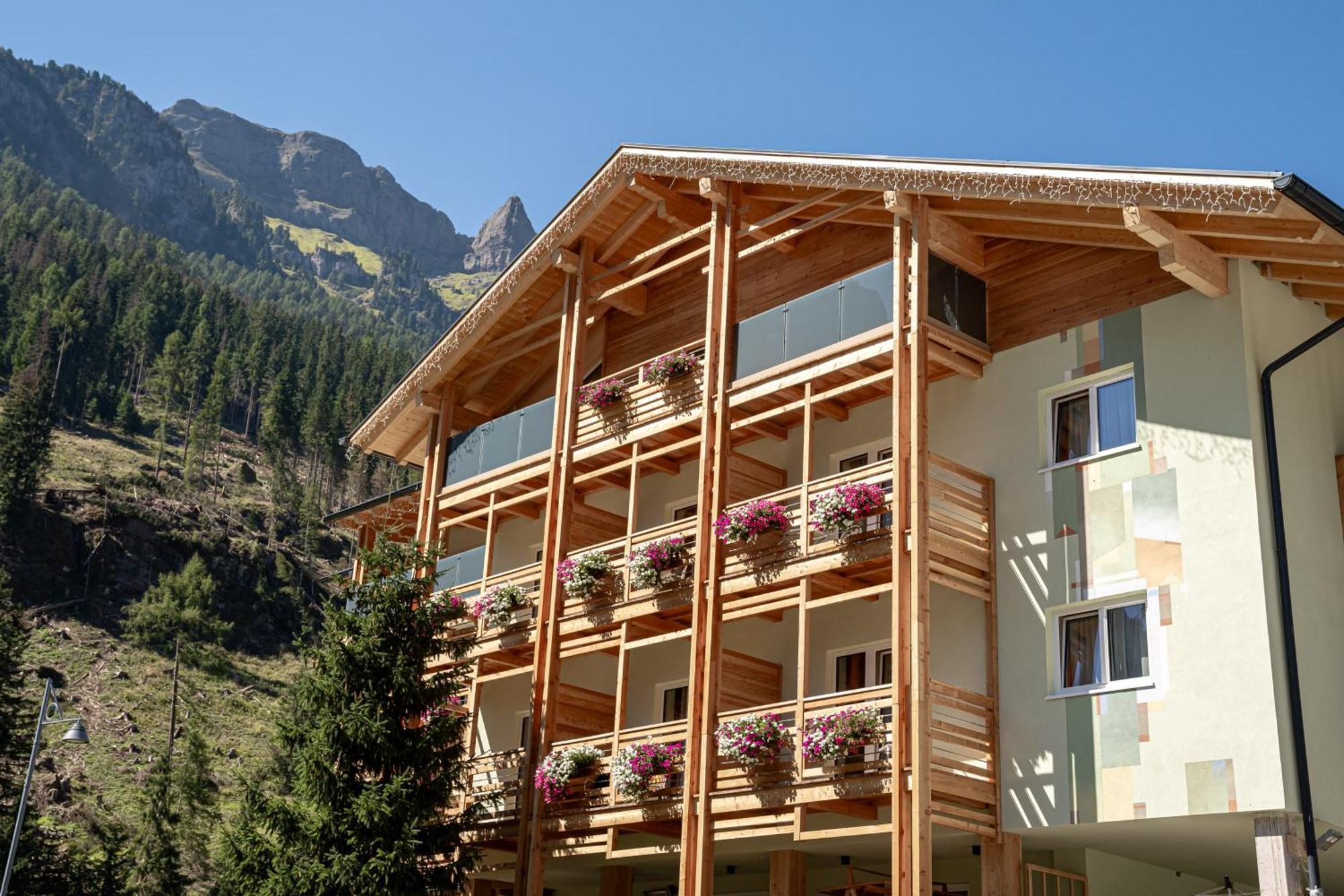 Albergo Garni Edy  Canazei Esterno foto