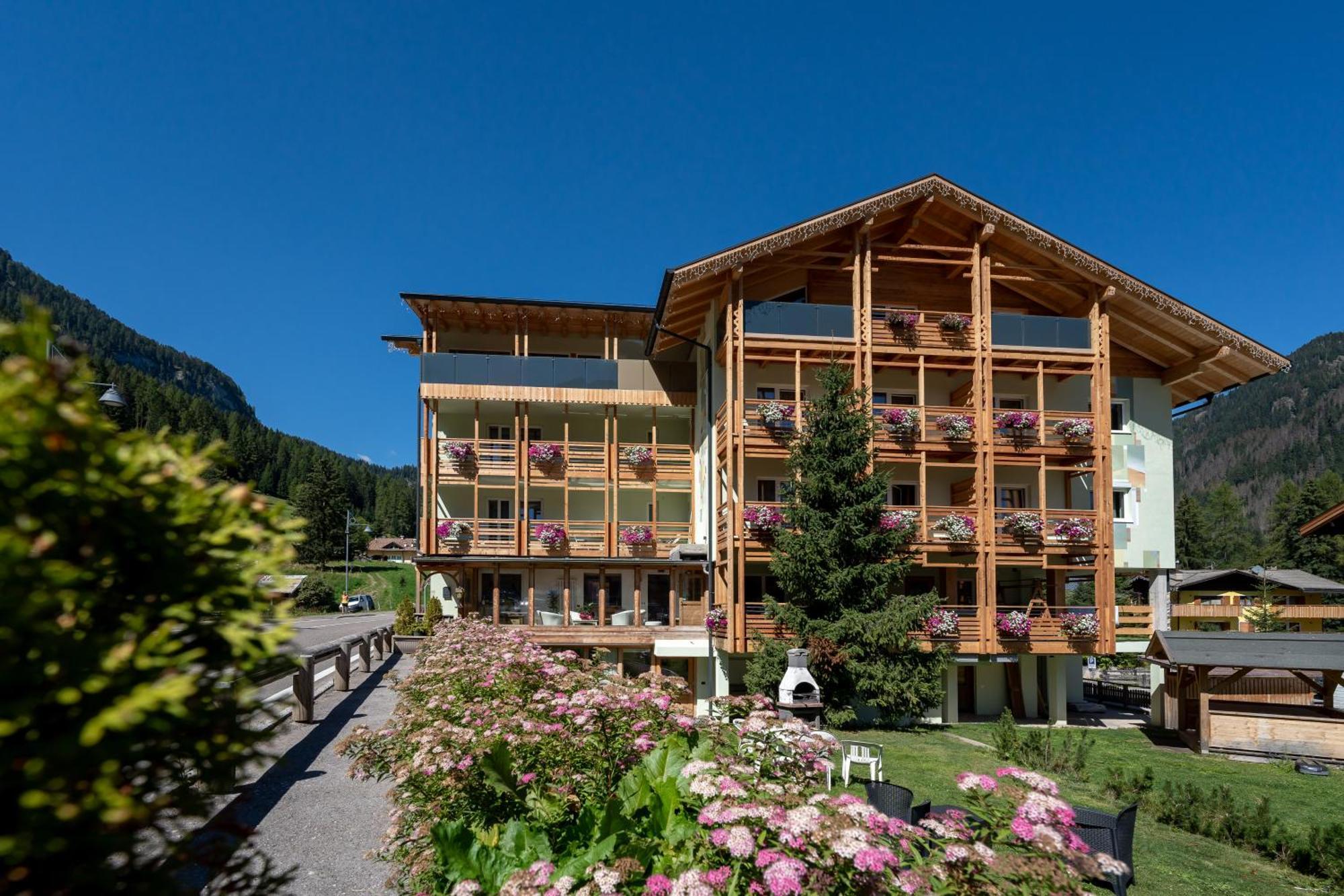 Albergo Garni Edy  Canazei Esterno foto