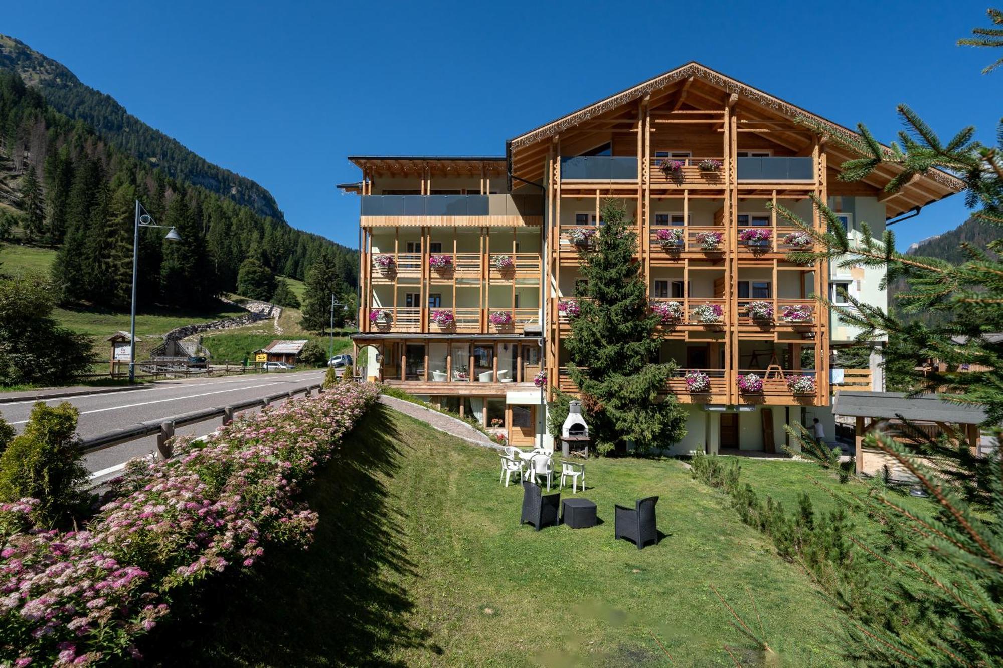Albergo Garni Edy  Canazei Esterno foto