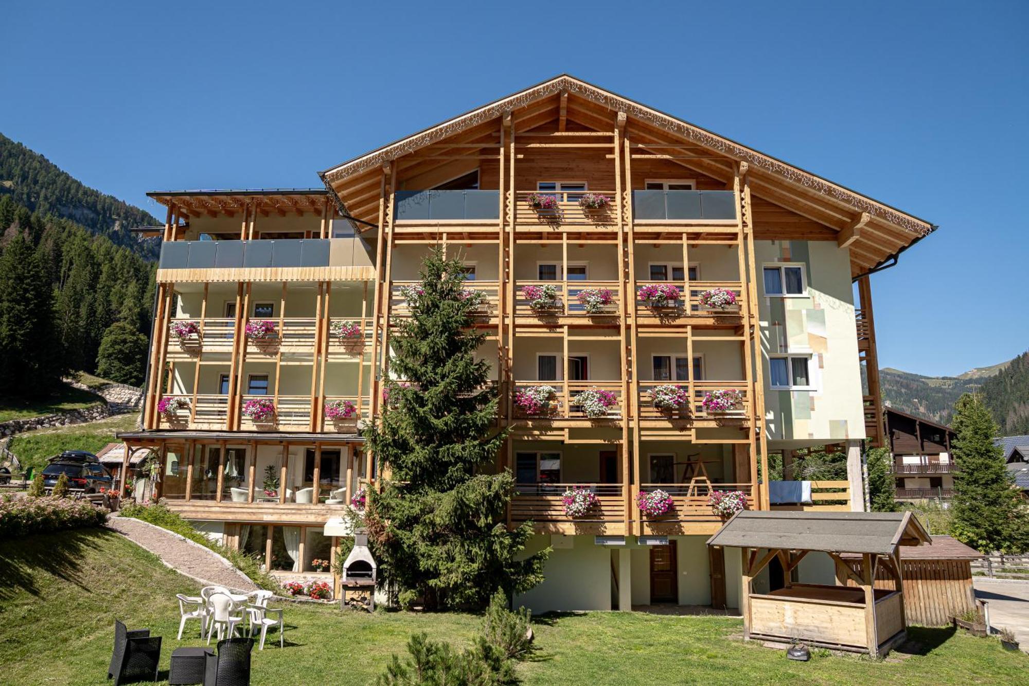 Albergo Garni Edy  Canazei Esterno foto
