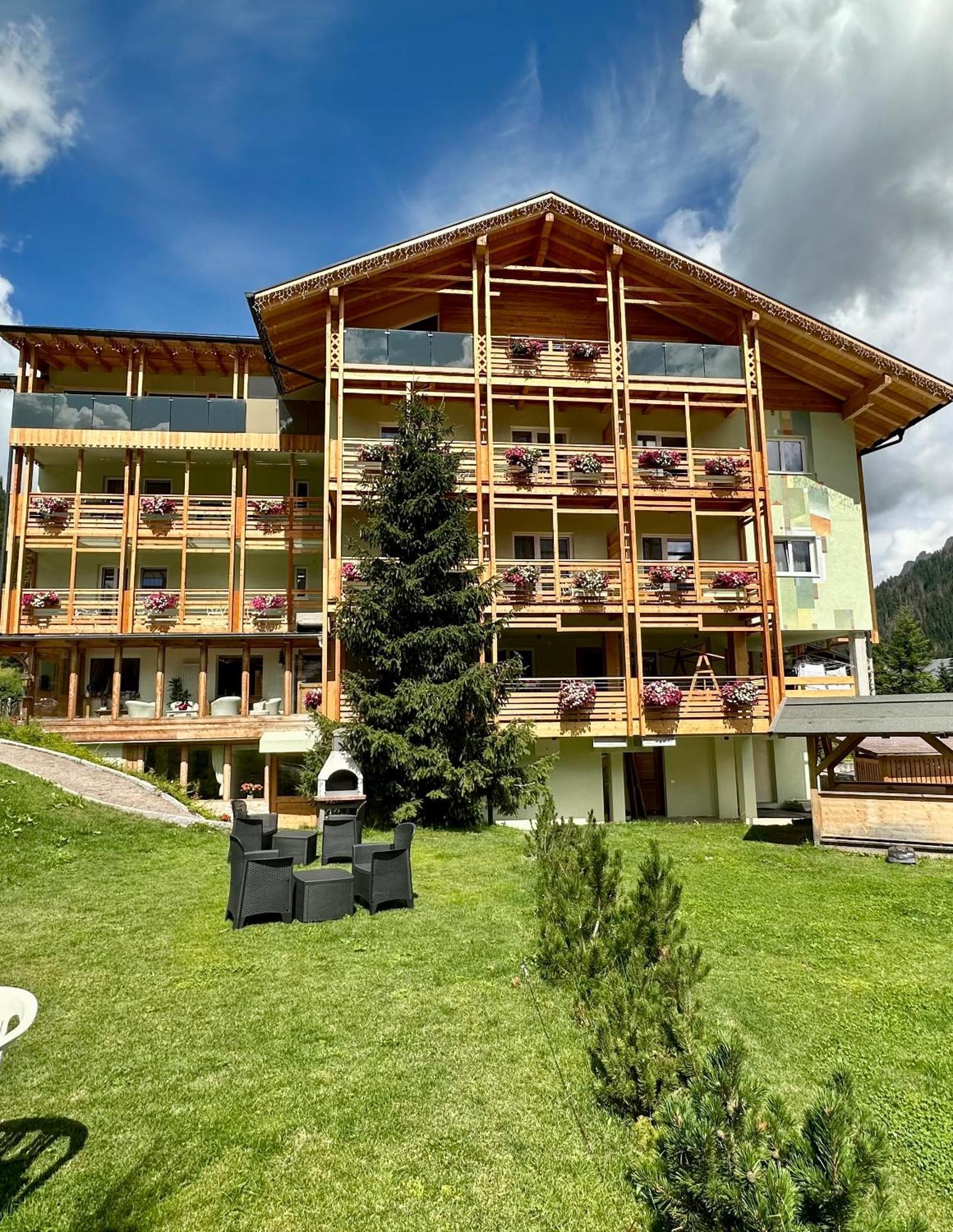 Albergo Garni Edy  Canazei Esterno foto