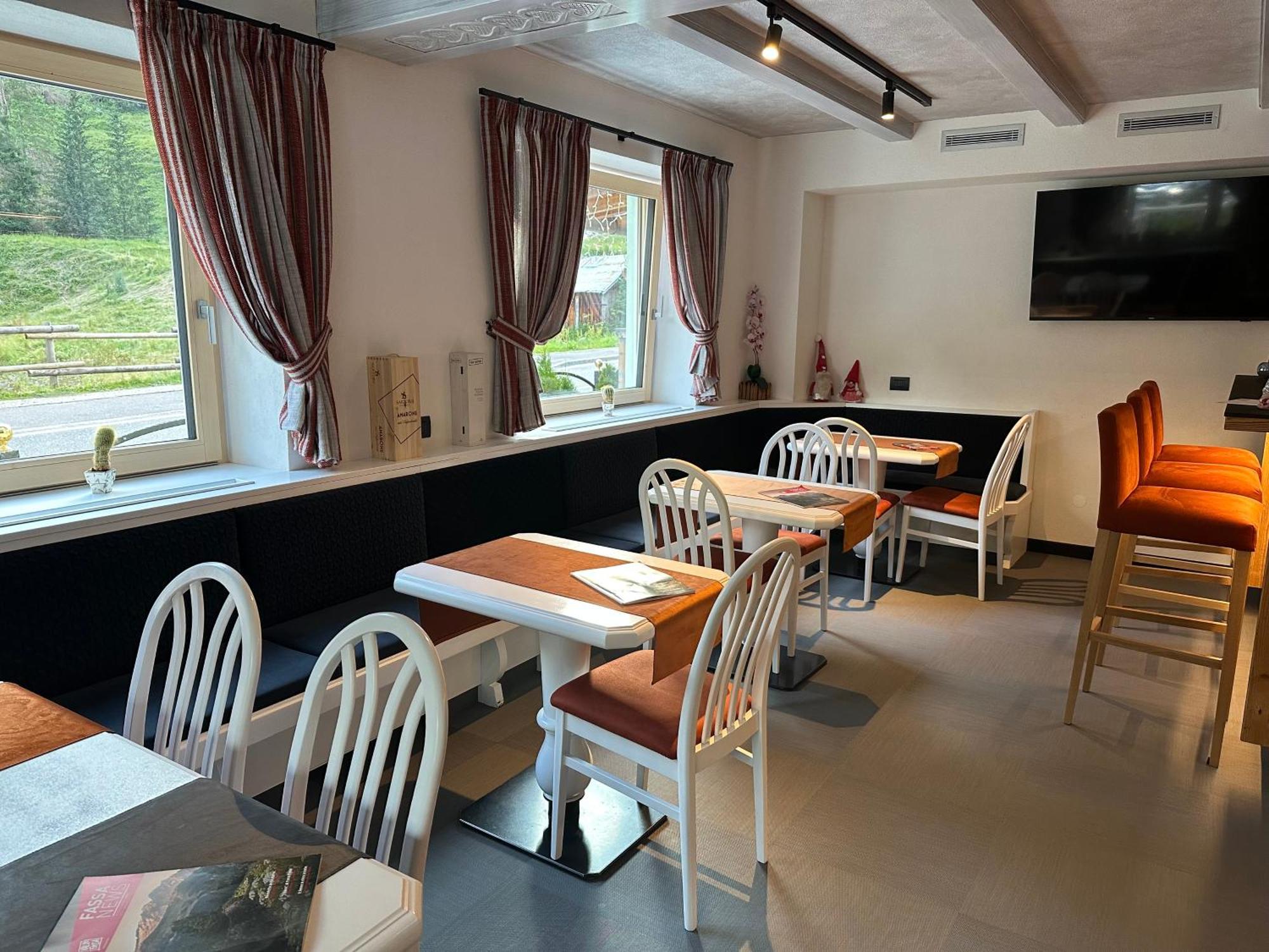 Albergo Garni Edy  Canazei Esterno foto